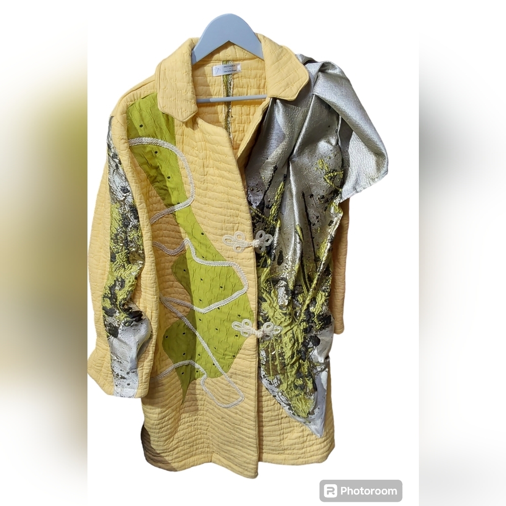 Coat Med weight , 50% upcycled size med to large. Easy fit